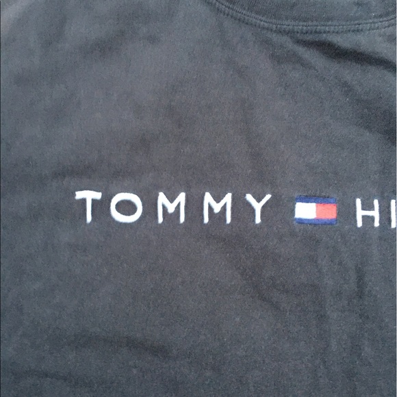 Vintage black 90s Tommy Hilfiger swag T-shirt - Picture 3 of 6